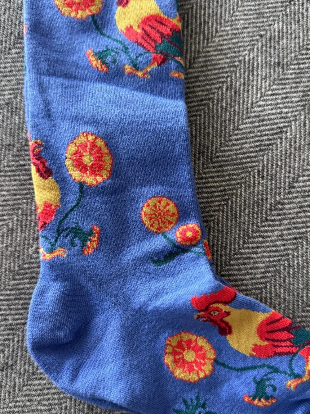 NWT, SOCK IT TO ME KNEE HIGH SOCKS, IN DARLING RISE AND SHINE PATTERN